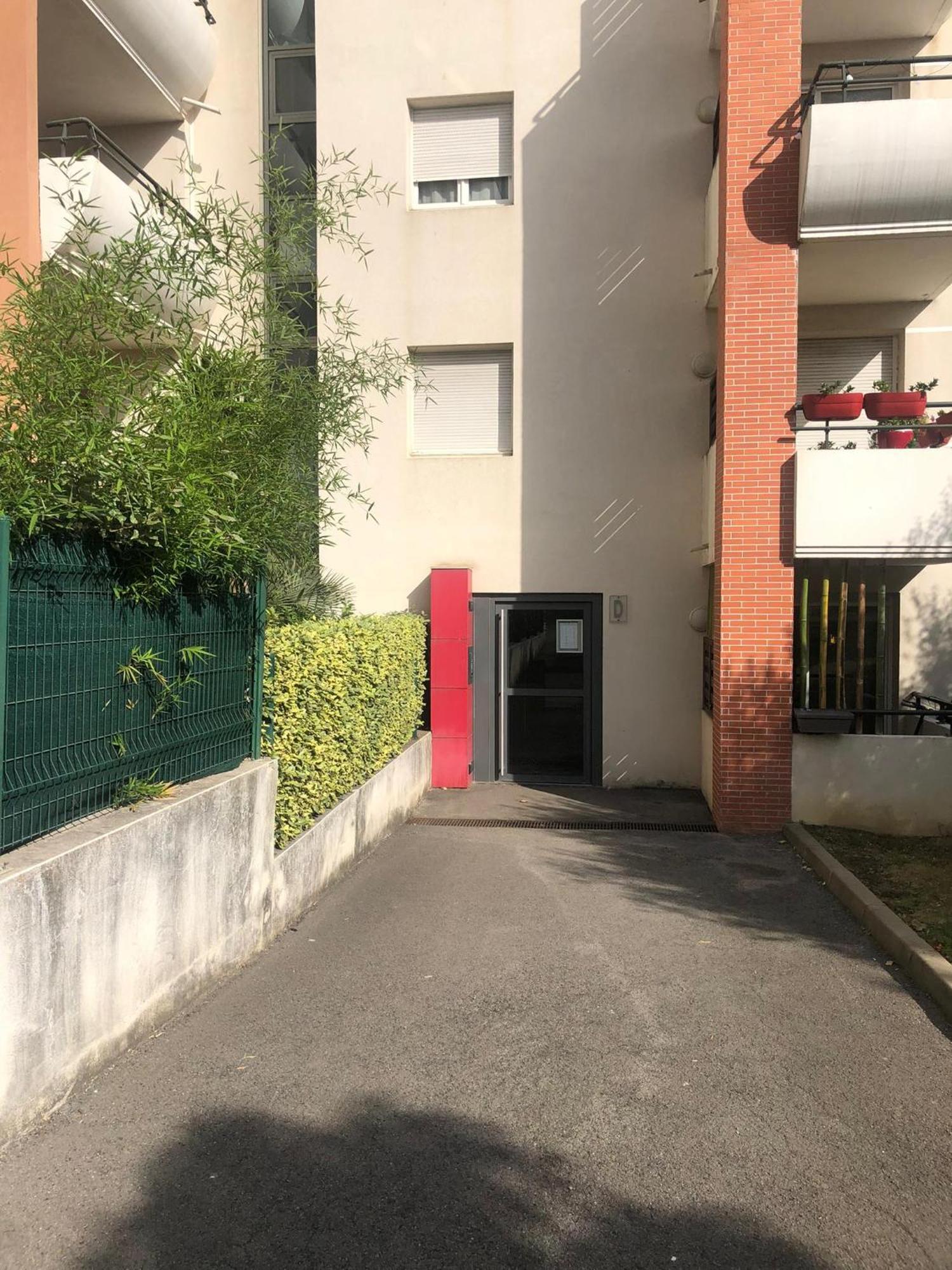 Apartment Avec Parking *