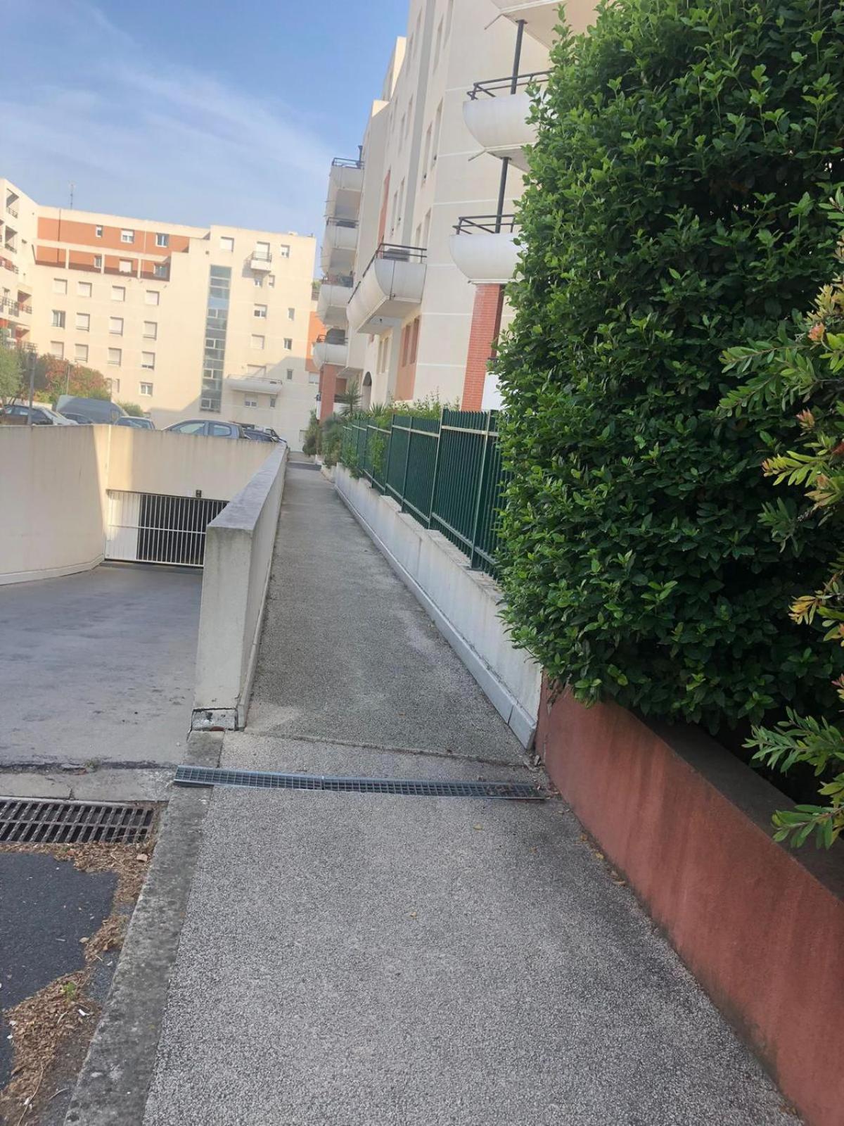 Avec Parking Apartment *